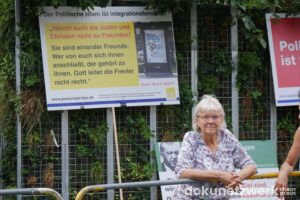Die bayerische Landtagsabegordnete Ramona Storm (AfD) bei der Kundgebung von Pax Europa.